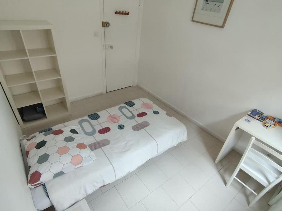 Private Room In Shared Apartment In The Center Of Ницца Экстерьер фото